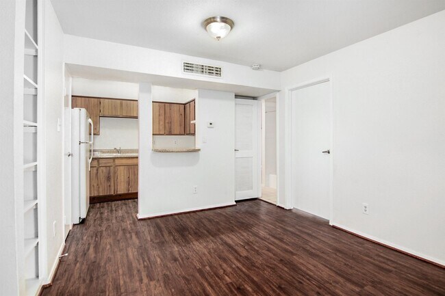 Building Photo - 18519 Egret Bay Blvd