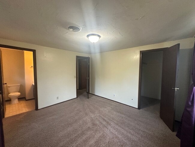 Building Photo - 109 N Choctaw Rd