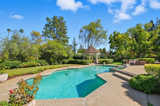 Building Photo - Stunning 3,488 Sq. Ft. Home with Pool & 3-Car Garage