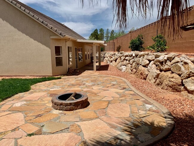 Building Photo - Pet-Friendly Four Bedroom Home with RV par...
