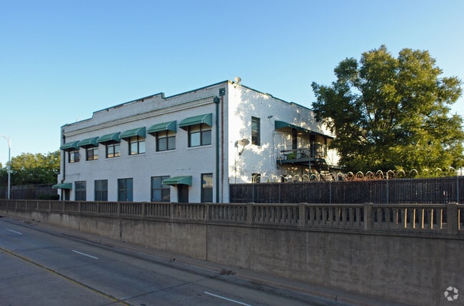 Building Photo - 2220 Harwood St