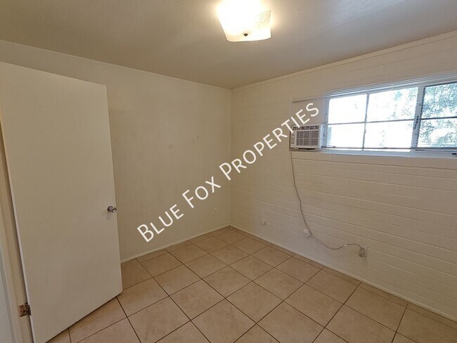 Building Photo - 1224 N Camilla Blvd
