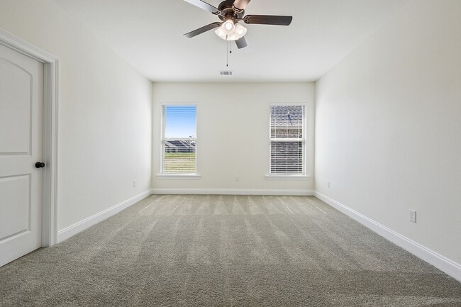 Building Photo - Must see single story 4 bed/3 full bath floor plan in sought after Fairview Gardens!