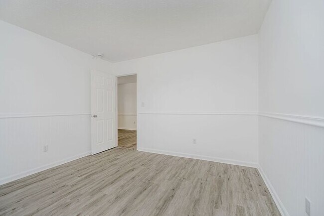 Building Photo - 6563 Enclave Blvd