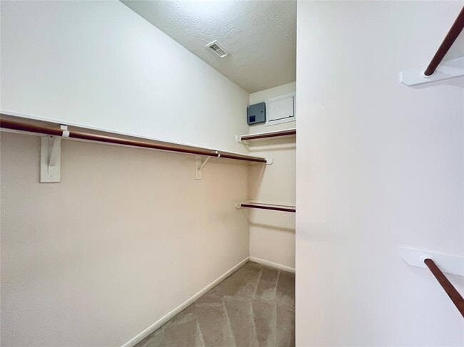 Building Photo - 22511 Parkvine Ln
