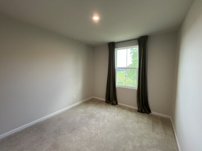 Building Photo - 1532 39th Ave Lp NE