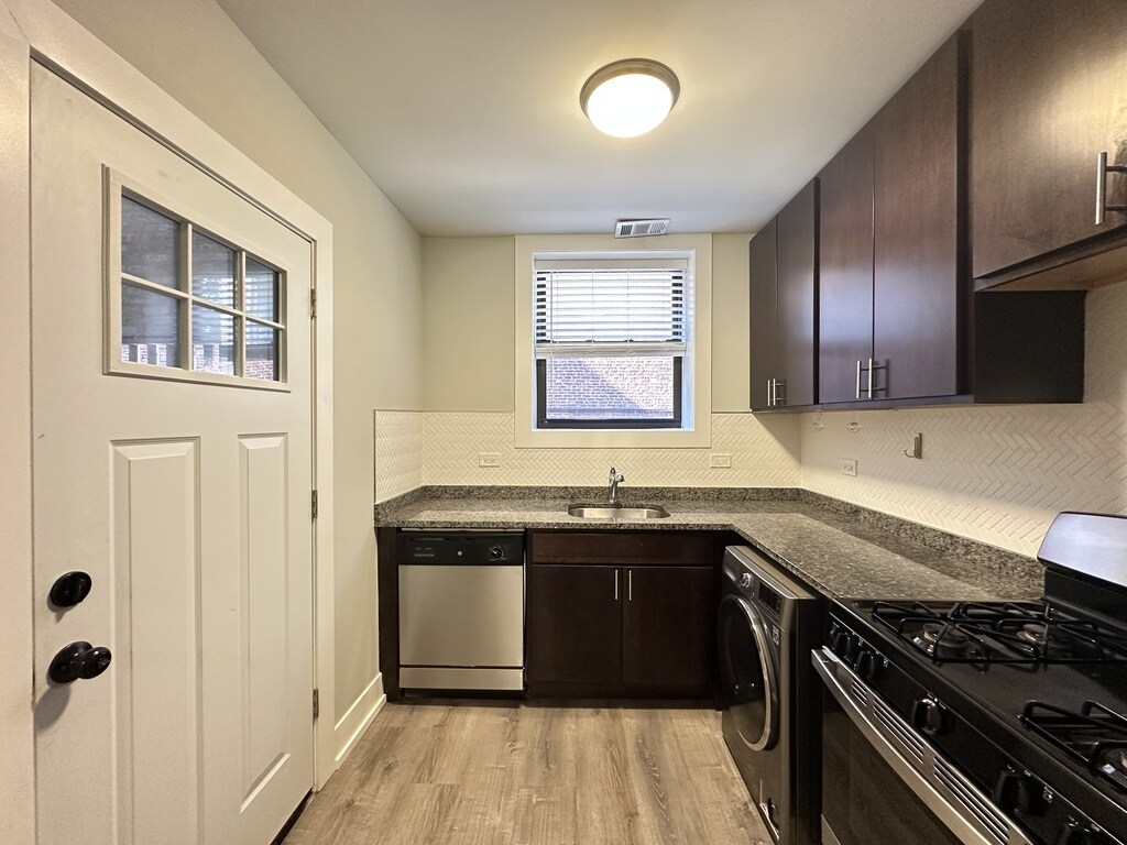 Building Photo - 1133 Maple Ave
