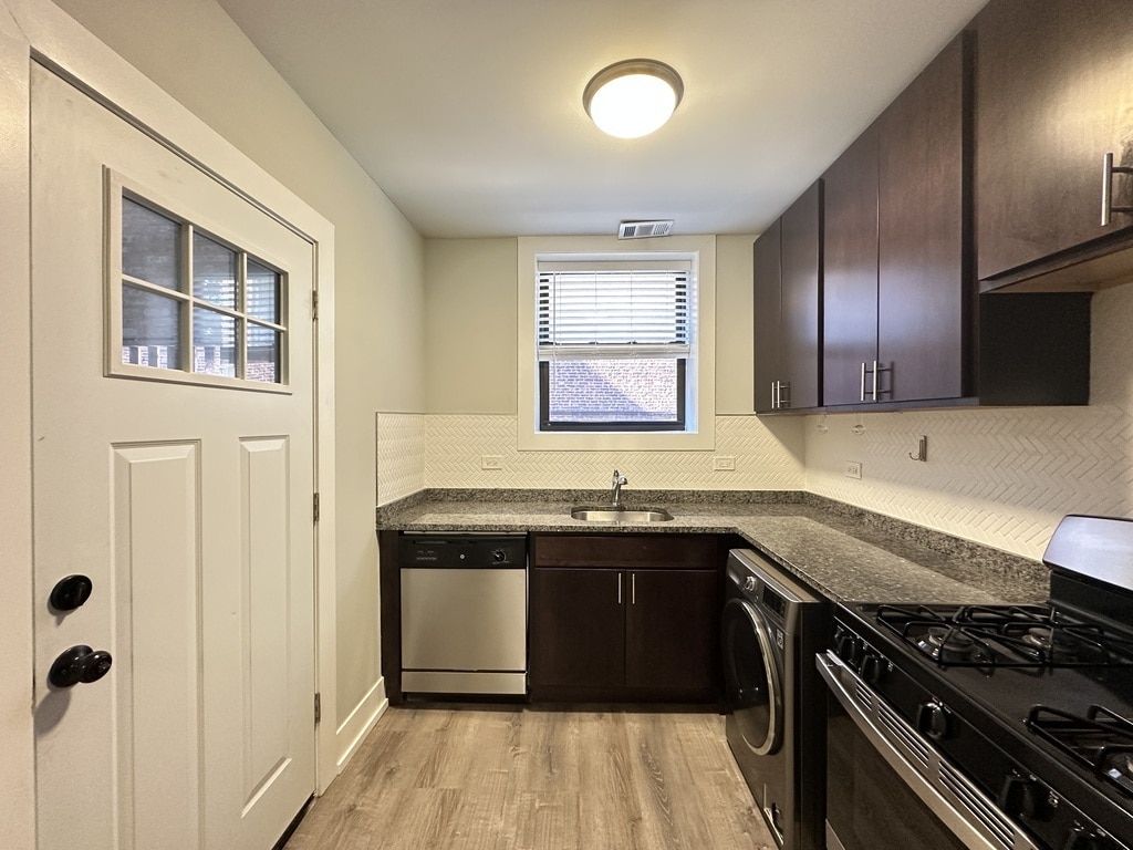 Building Photo - 913 Maple
