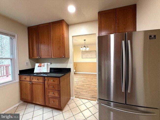 Building Photo - 5278 Lonsdale Dr