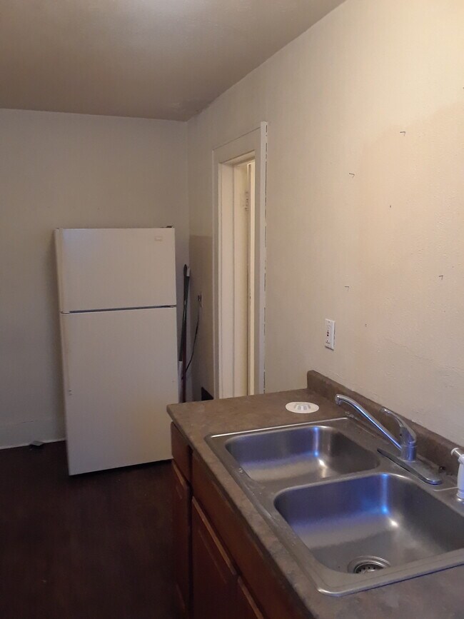 Kitchen - 231 Bond St