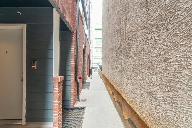 Building Photo - 1330 N 15th St