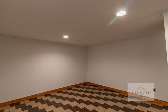 Building Photo - 3218 Evergreen Ave