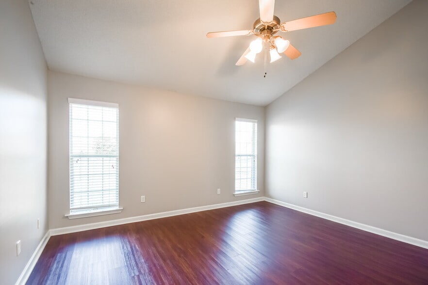 Building Photo - 6379 Sandbourne E