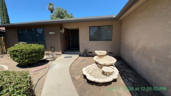 Building Photo - South West Visalia Now Ready!