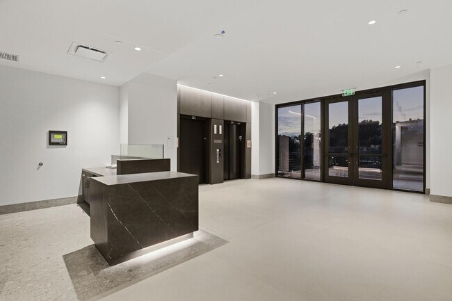Building Photo - 4849 N Camelback Rdg Dr