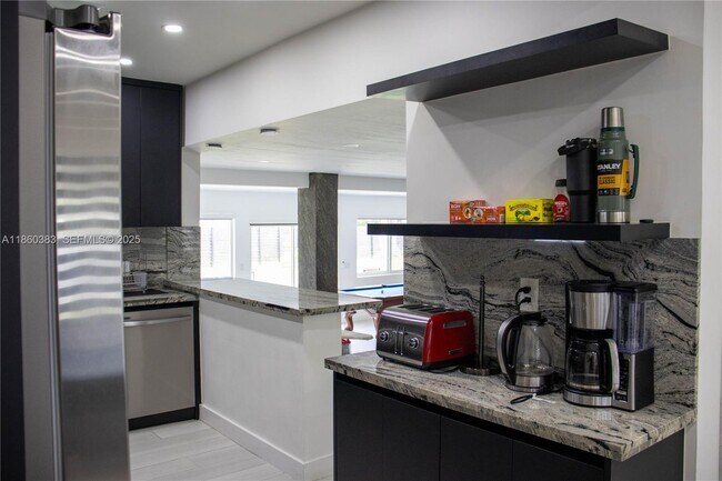 Building Photo - 295 NE 150th St