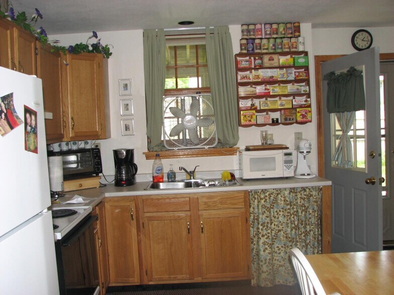 Building Photo - 26B Rochester St