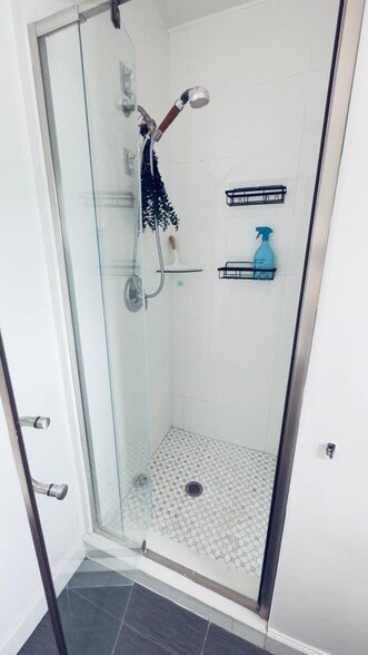 Building Photo - 1167 Grove St