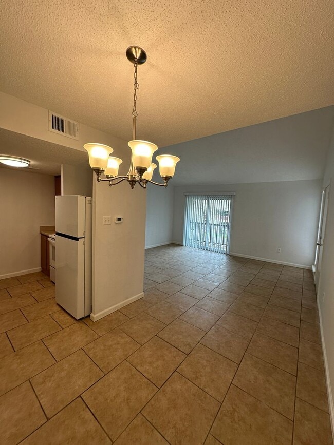 Building Photo - Condominium in Greenbrier! Near University of Memphis! Available Now!