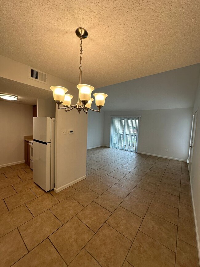 Building Photo - Condominium in Greenbrier! Near University of Memphis!