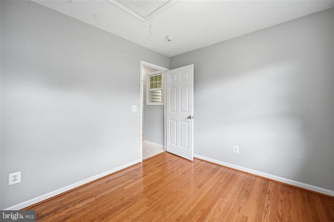 Building Photo - 2918 Monroe Pl