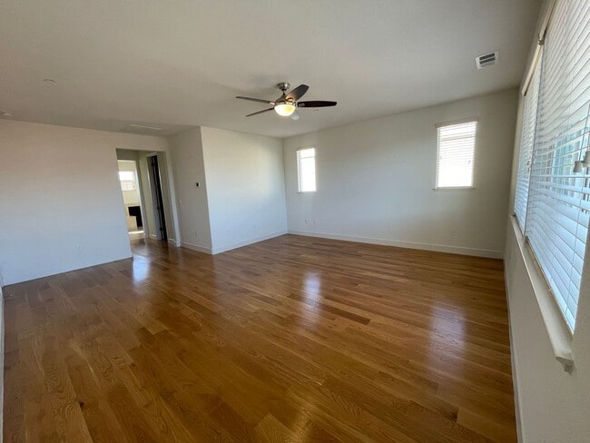 Building Photo - 2024 Newcastle Dr