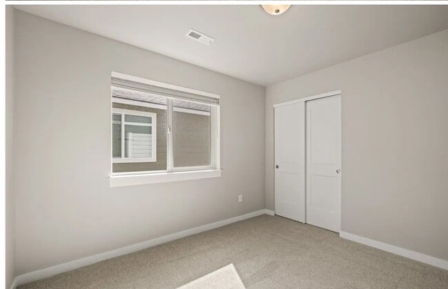 Building Photo - Newer Construction Home in Gated Community