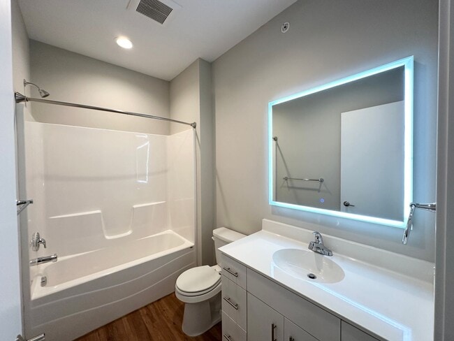 Building Photo - ONE MONTH FREE ON 12-MONTH LEASE!