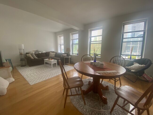 Primary Photo - 700 Columbus Ave