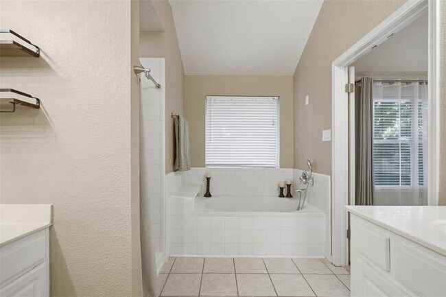 Building Photo - 2903 Pioneer Way
