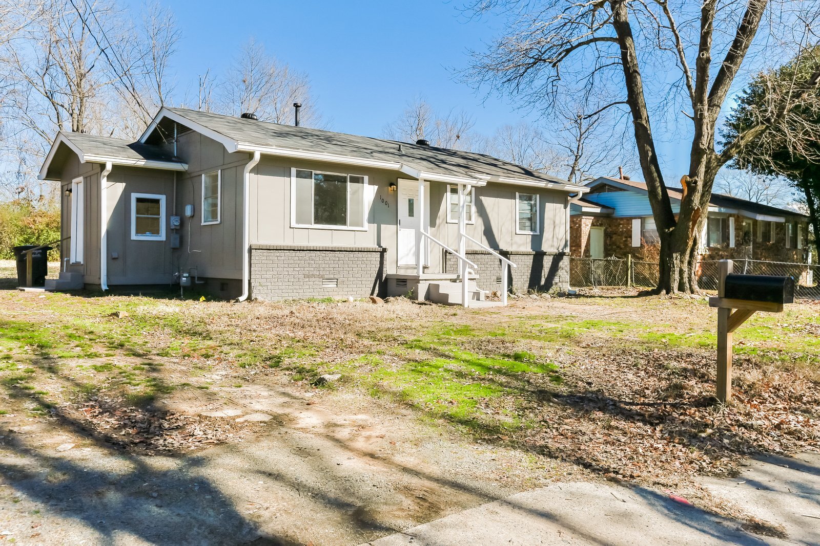 Building Photo - 1001 King St