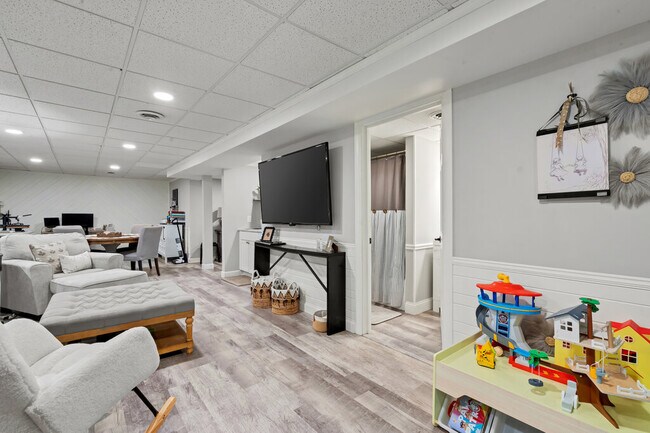 Building Photo - 2947 Meramar Dr