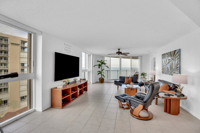Building Photo - 3880 N Hwy A1A