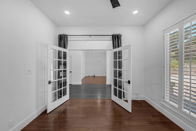 Building Photo - 414 New Lido Dr