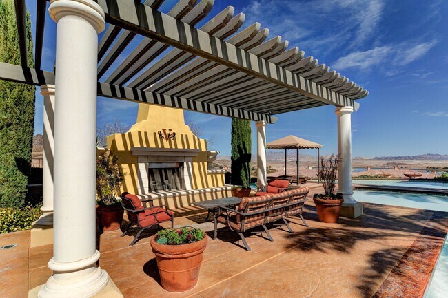 Building Photo - Luxury Resort Style Condo in Lake Las Vegas