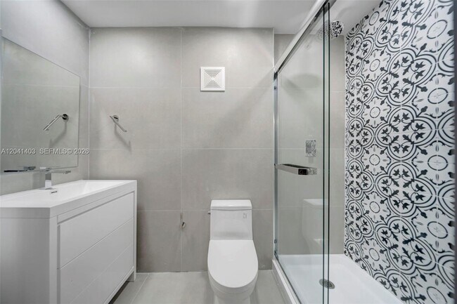 Building Photo - 1083 W 38th St