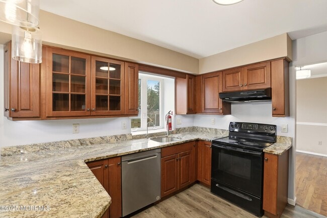 Building Photo - 1589 N Bay Ave