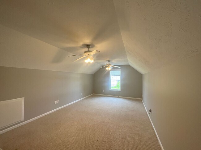 Building Photo - 35 Northview Dr
