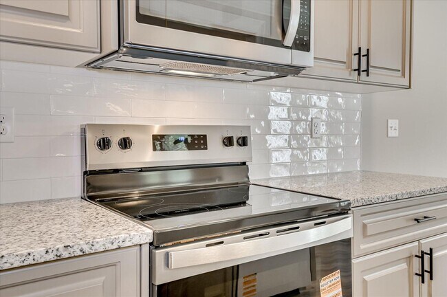 Building Photo - 136 Tanager Ln