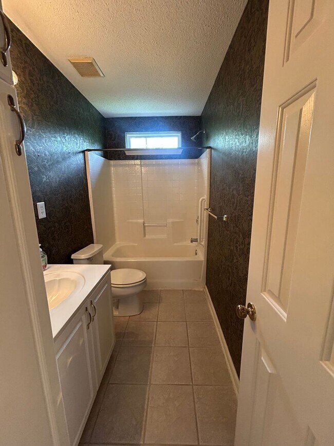 Building Photo - Simpsonville, SC 3BD/2.5BA Plus Bonus, 170...