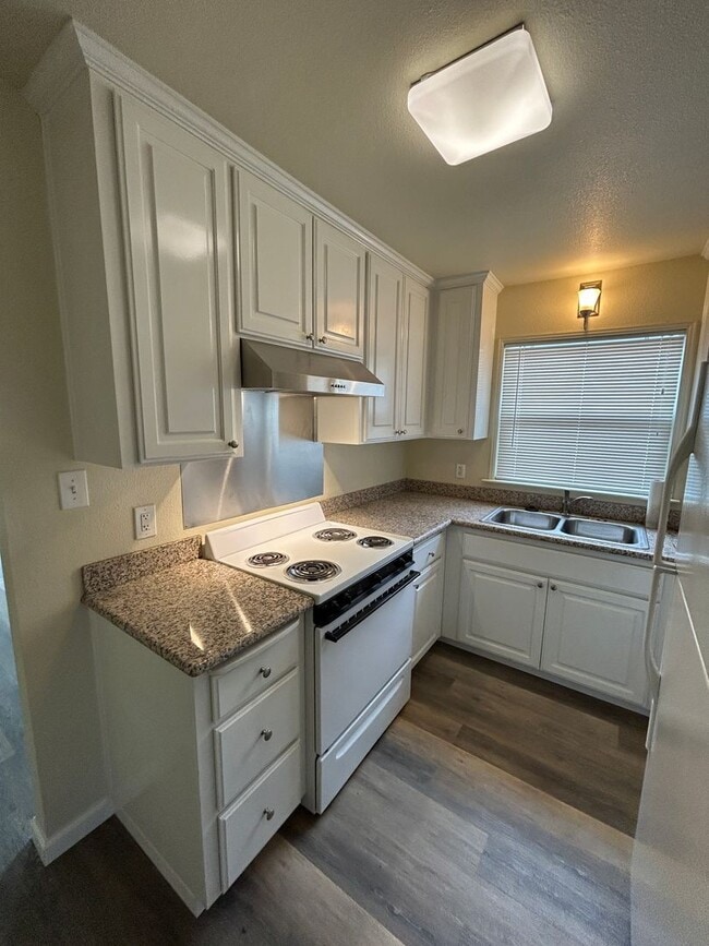 Building Photo - New New New 2 bedroom house in Northwest H...