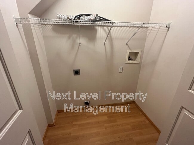 Building Photo - 1975 Greatview Dr