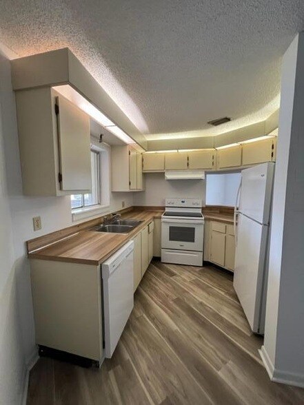 Building Photo - 6532 Chasewood Dr