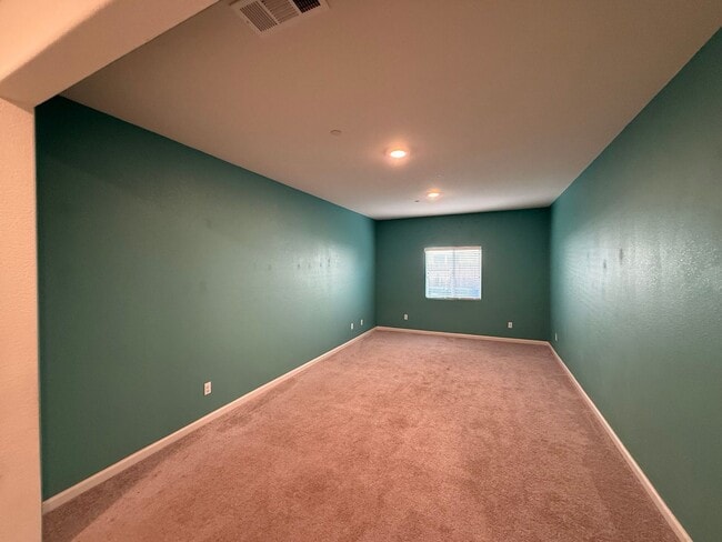 Building Photo - 4-bedroom single story in Manteca!