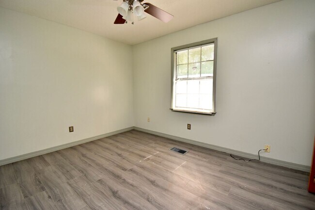 Building Photo - 337/339 S. Maple St.