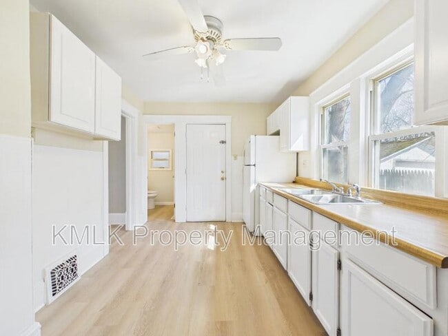 Building Photo - 773 Montana Ave