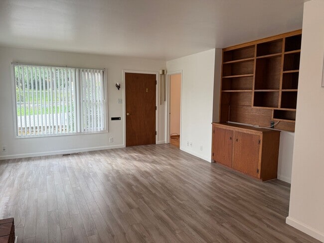 Building Photo - Charming 2-Bedroom Auburn Home with Beautiful Covered Patio!