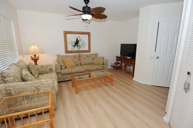 Building Photo - OFF-SEASON 2026 : 2 Bedroom 2 Bath Furnished Rental in Vanderbilt Lakes