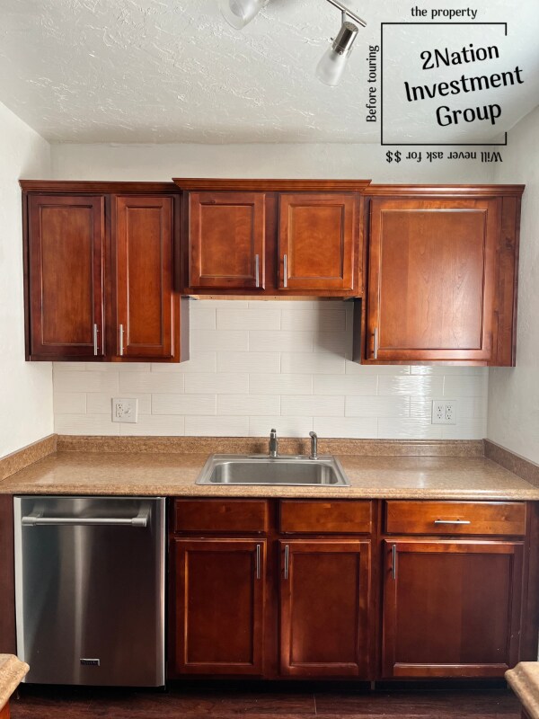 Building Photo - 2924 Pioneer Ave