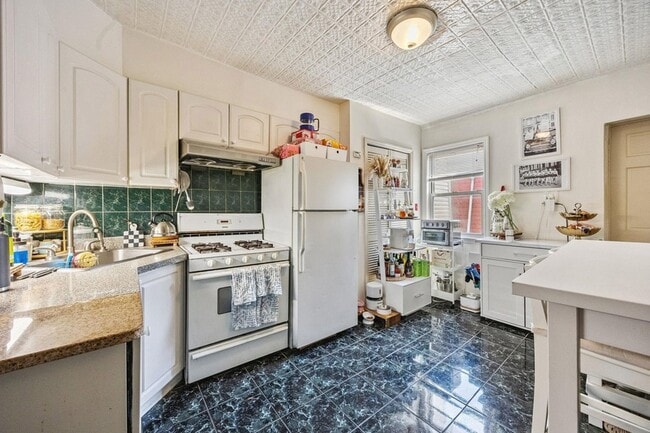 Building Photo - 339 Park Ave